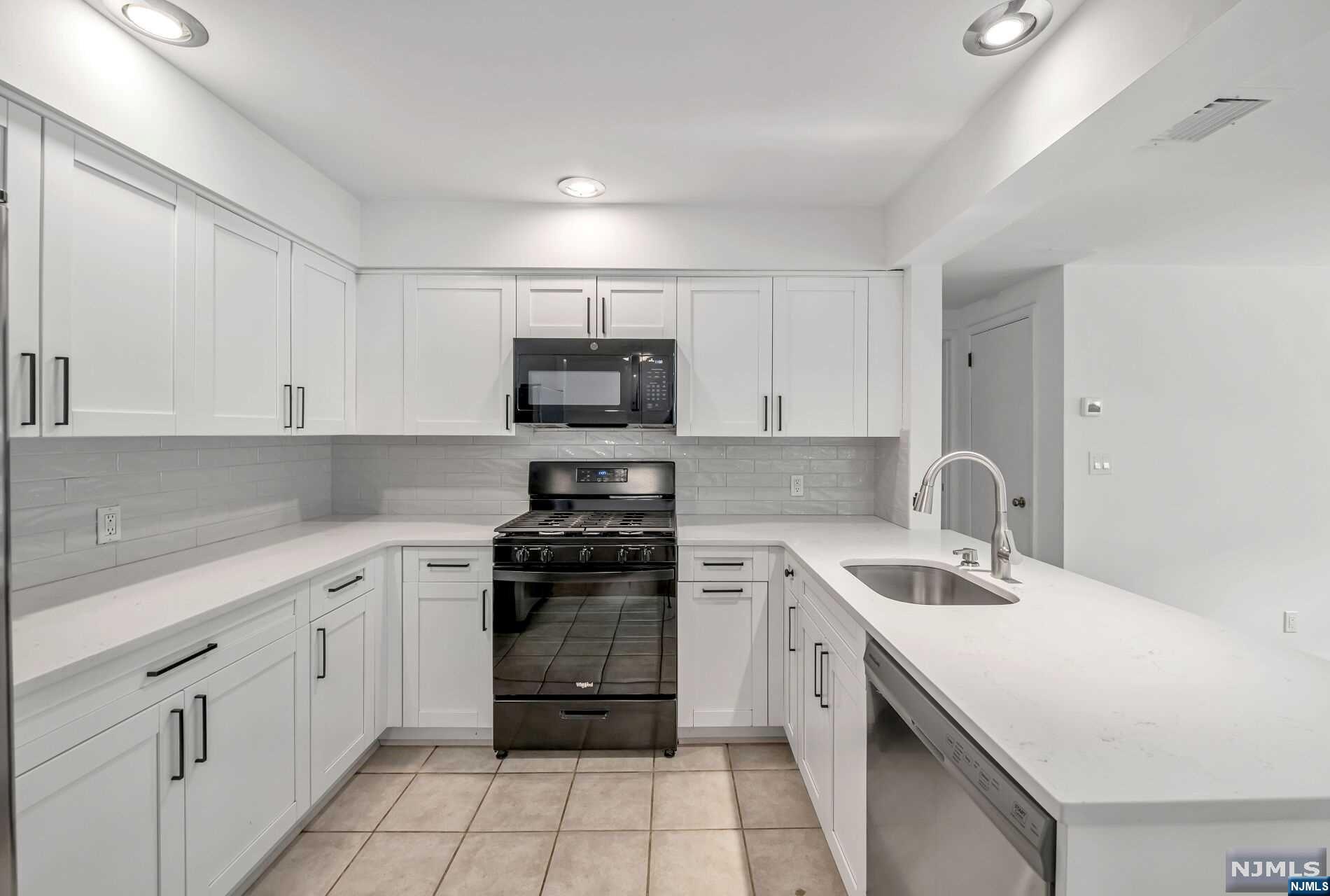 1013 Kent Place 1st Floor