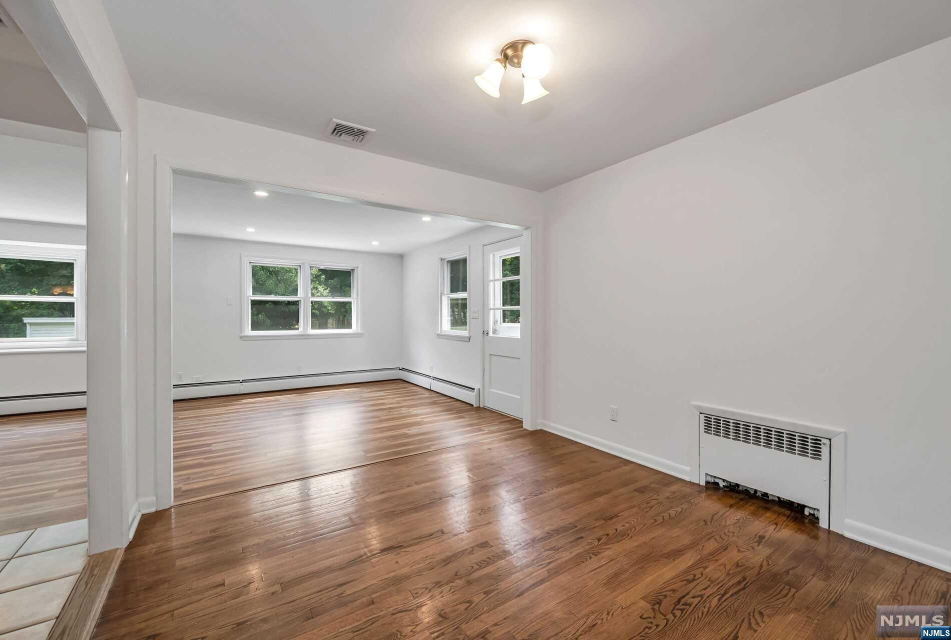 1013 Kent Place 1st Floor