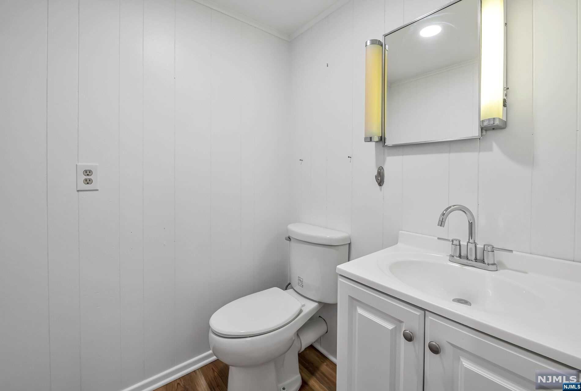 1013 Kent Place 1st Floor