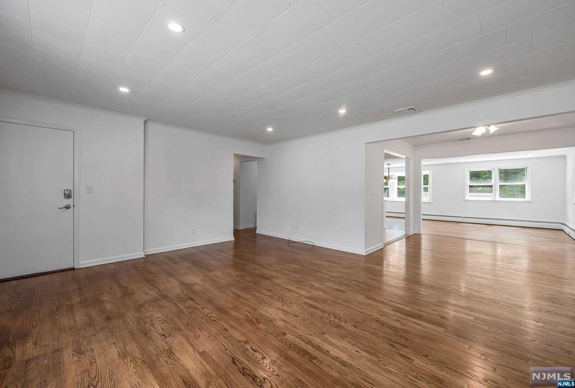 1013 Kent Place 1st Floor