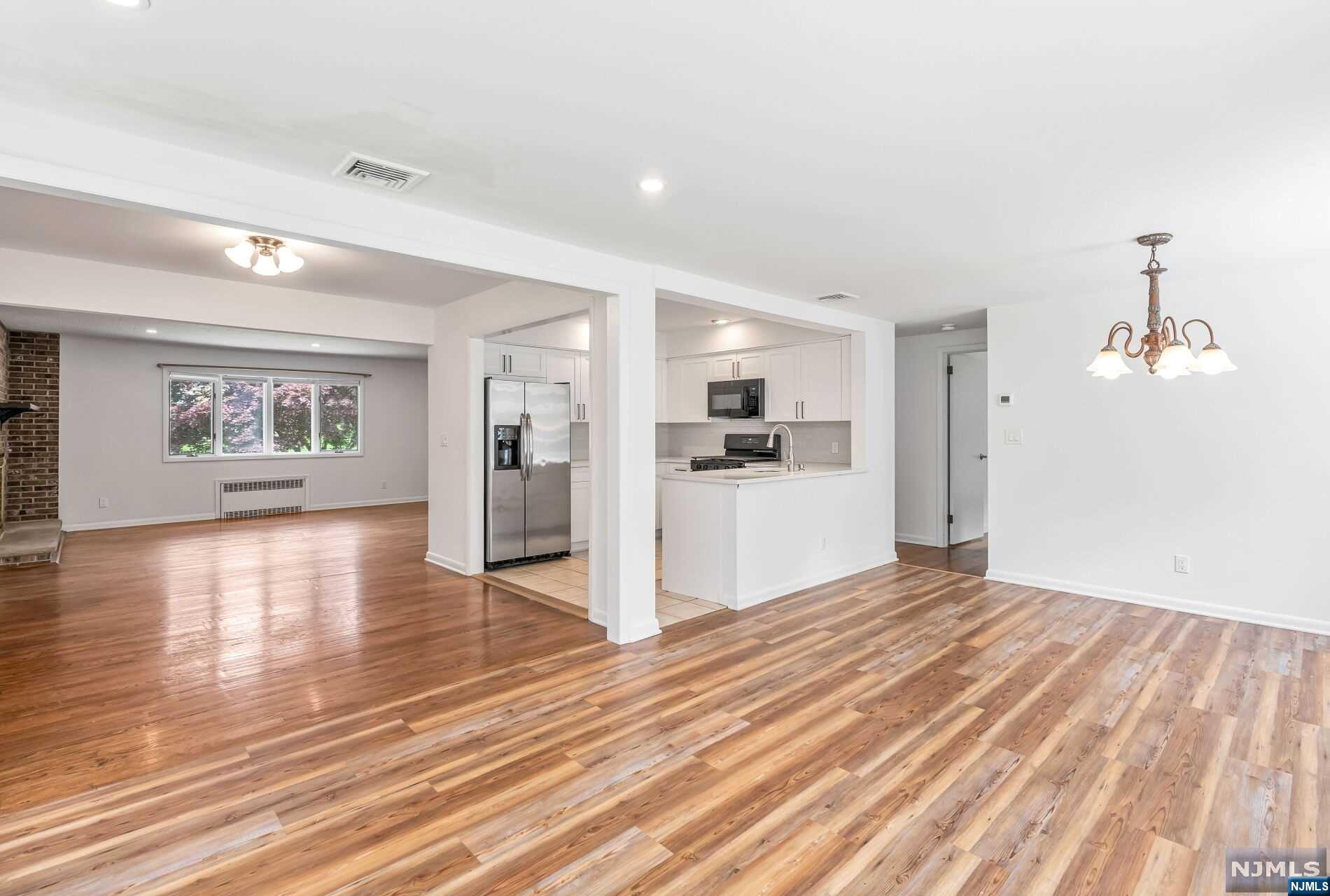 1013 Kent Place 1st Floor