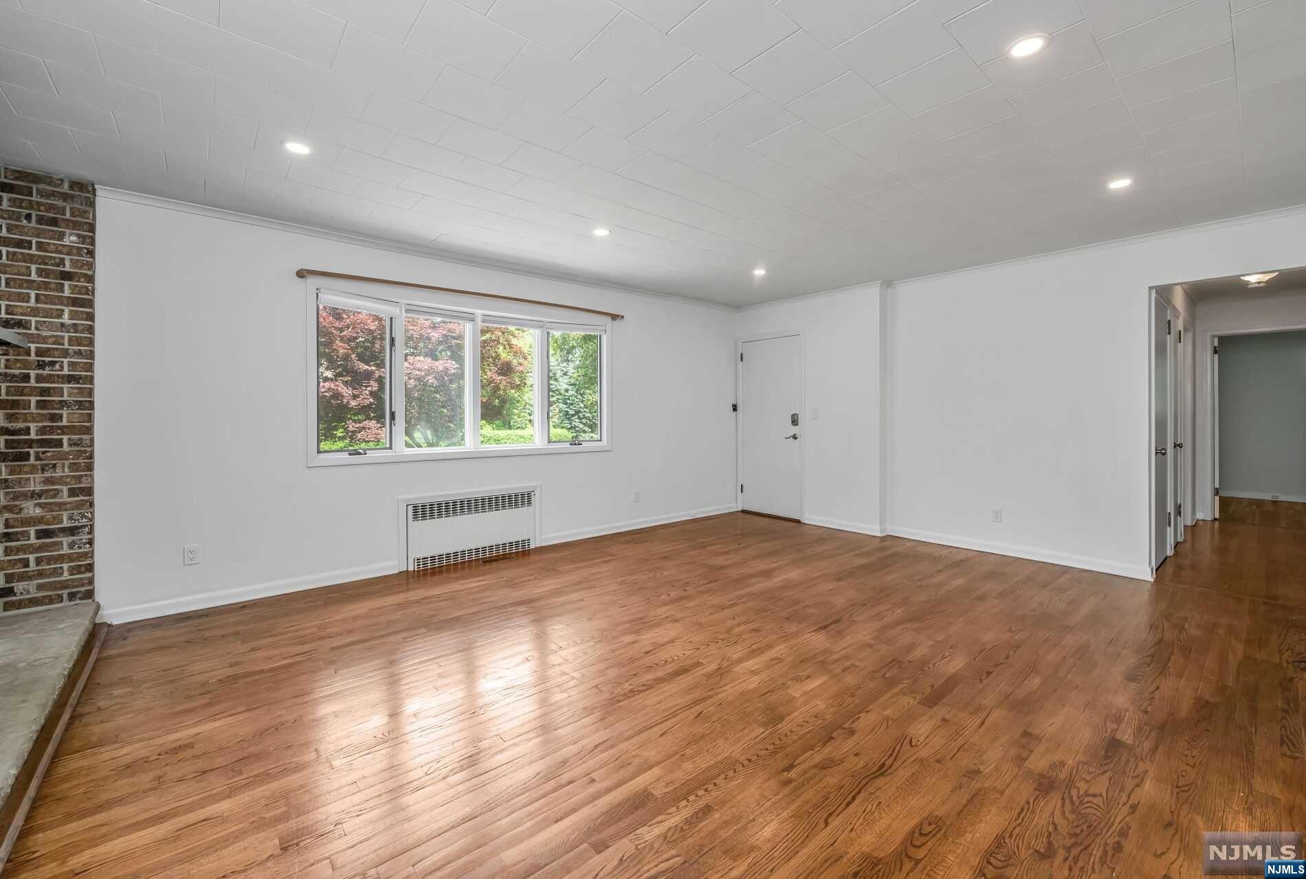 1013 Kent Place 1st Floor