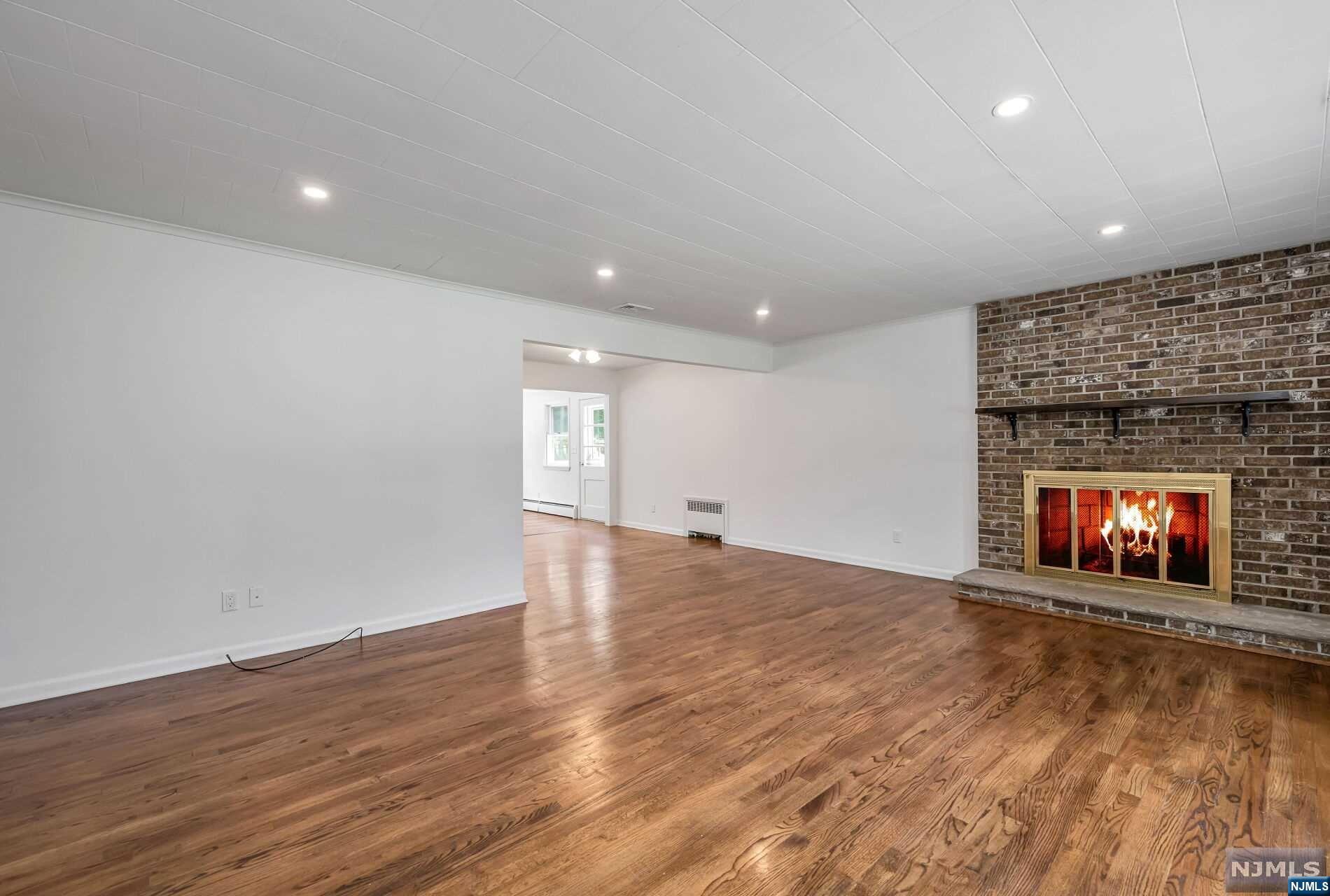 1013 Kent Place 1st Floor