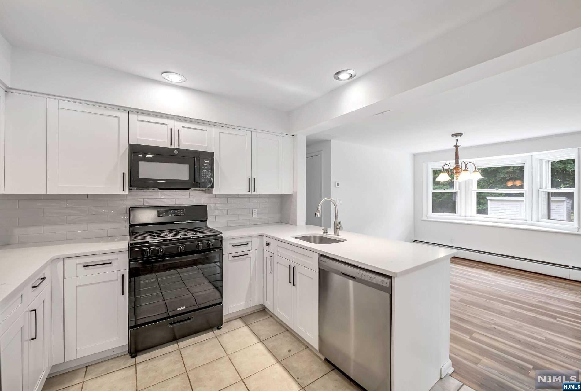 1013 Kent Place 1st Floor