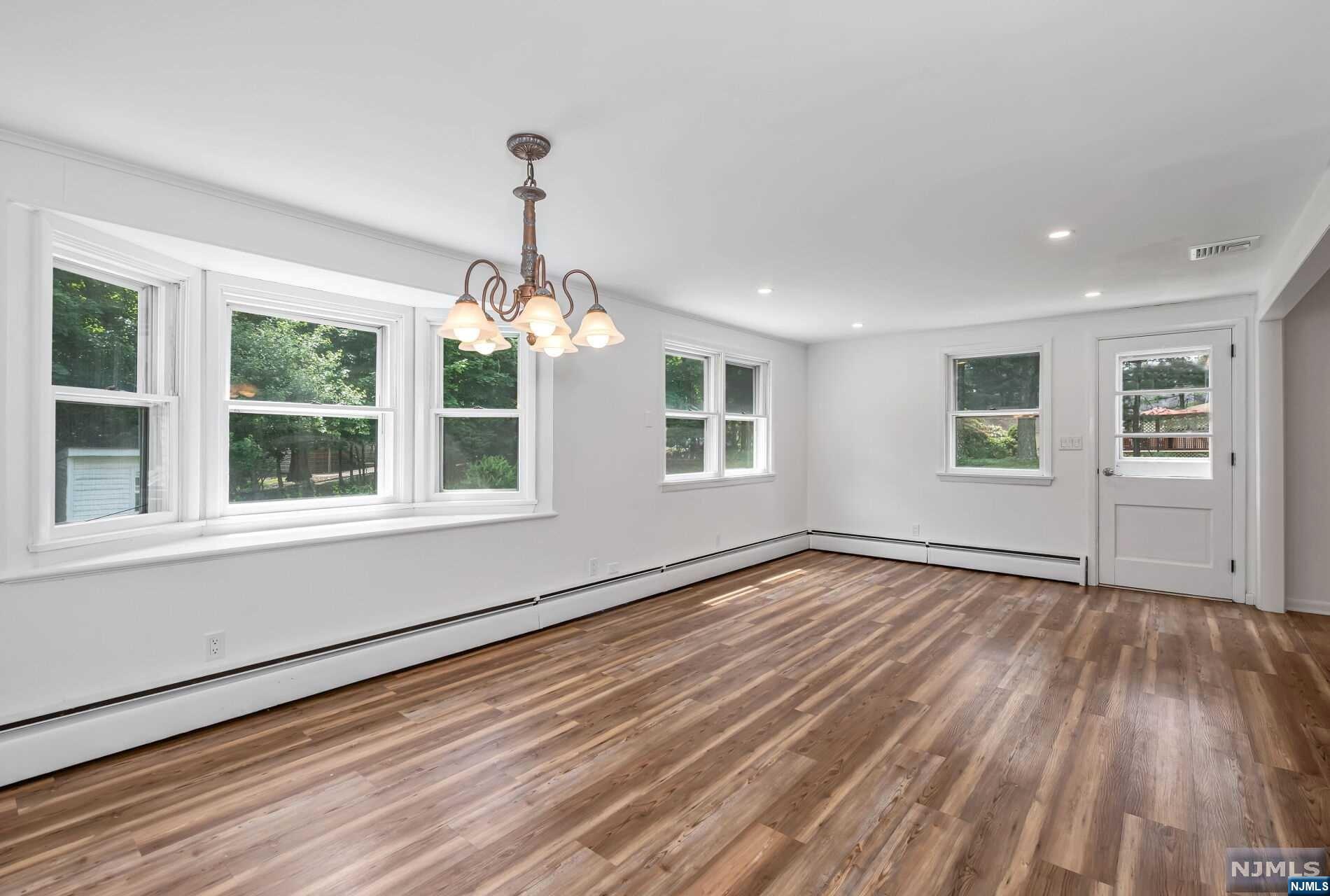 1013 Kent Place 1st Floor