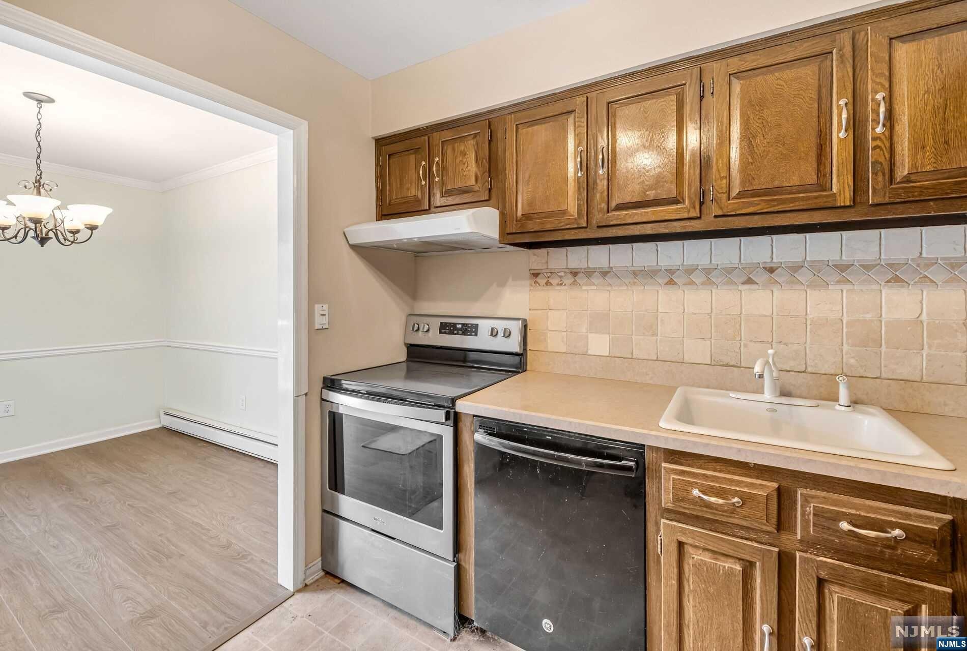 15 Cottage Street 11B