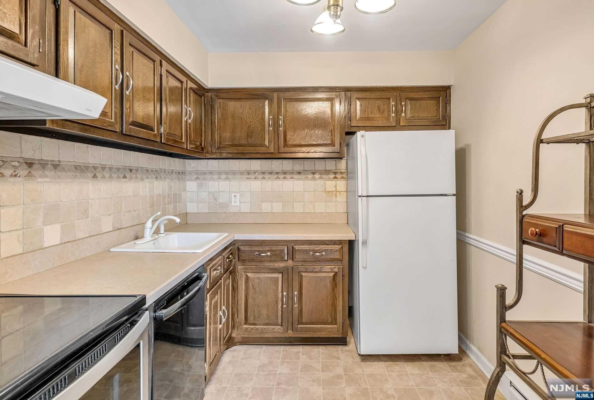 15 Cottage Street 11B