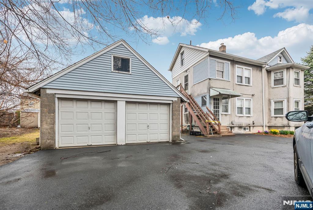 30 Walter Hammond Place