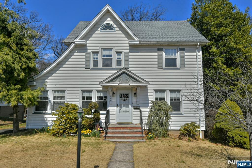 106 W Avenue