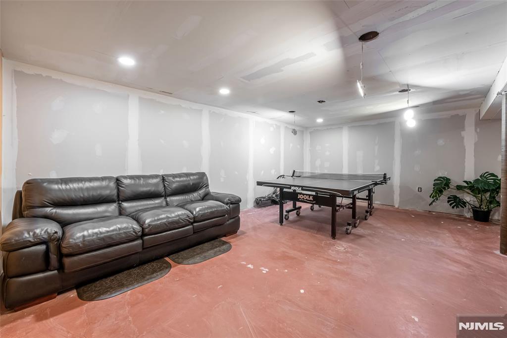 137 Elmwood Place