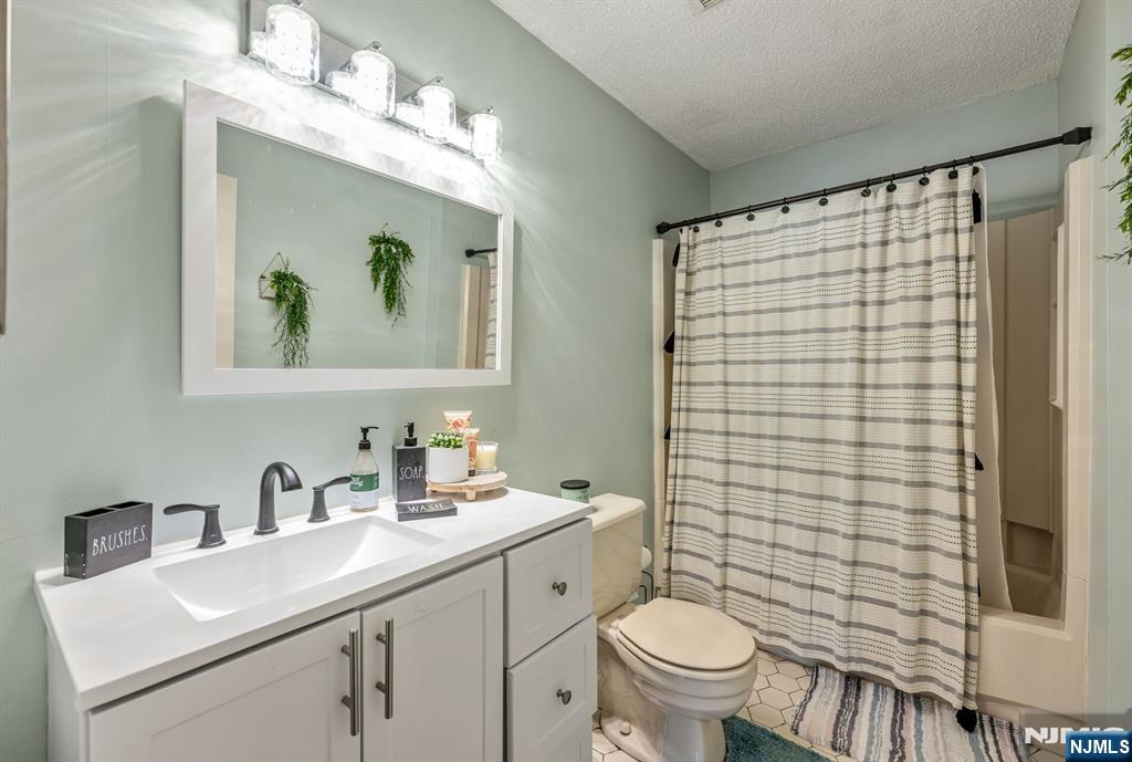 197 Robertson Way 917