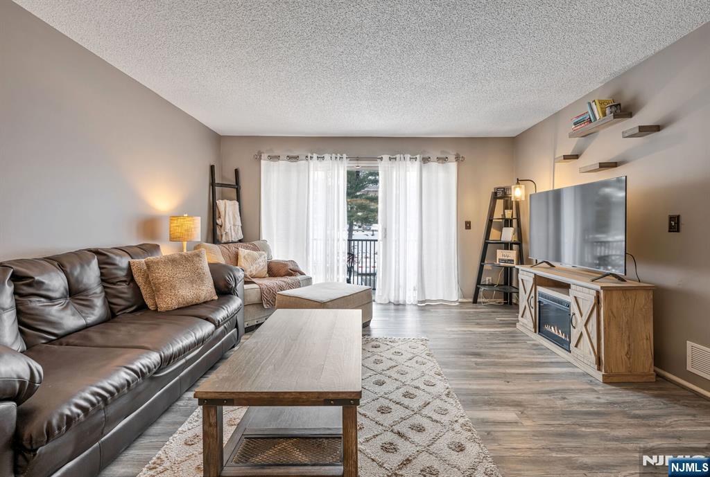 197 Robertson Way 917