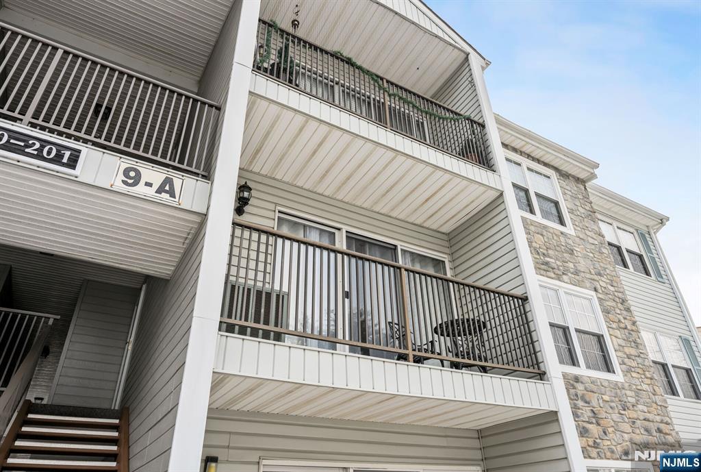 197 Robertson Way 917