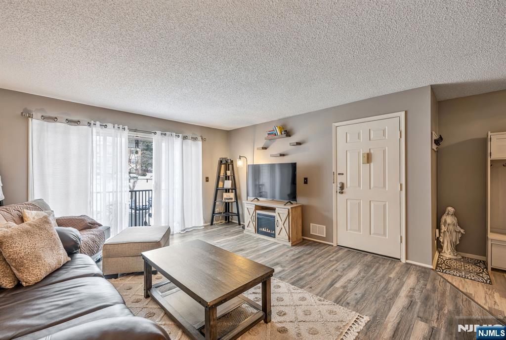 197 Robertson Way 917