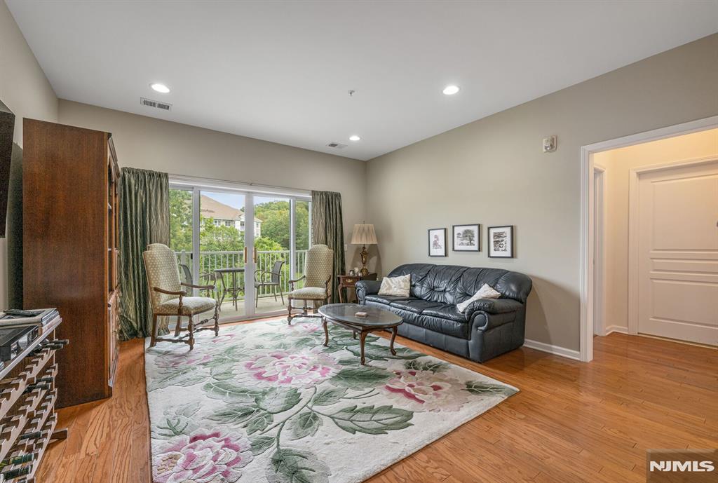 5201 Warrens Way