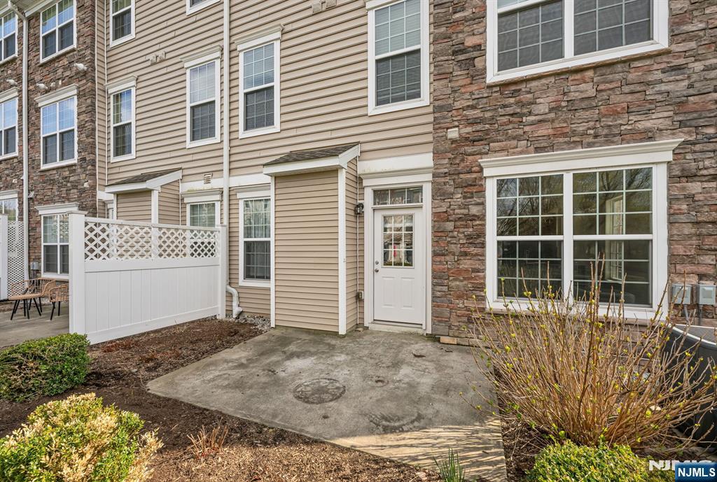 63 Autumn Way 35