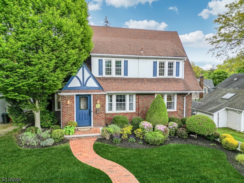 54 Fairview Ave