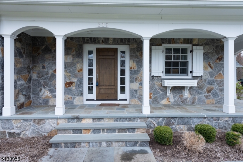309 Sleepy Hollow Ln