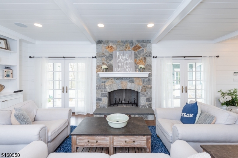 309 Sleepy Hollow Ln
