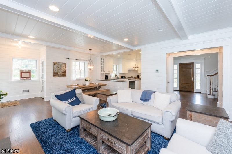 309 Sleepy Hollow Ln