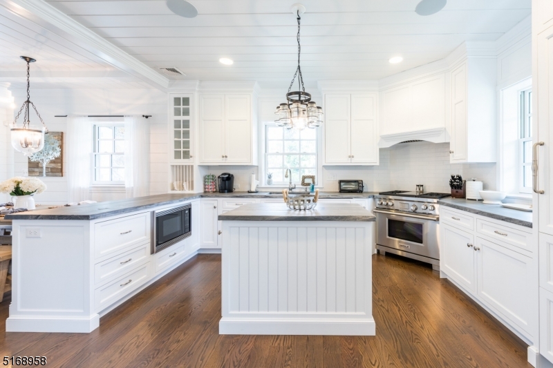 309 Sleepy Hollow Ln