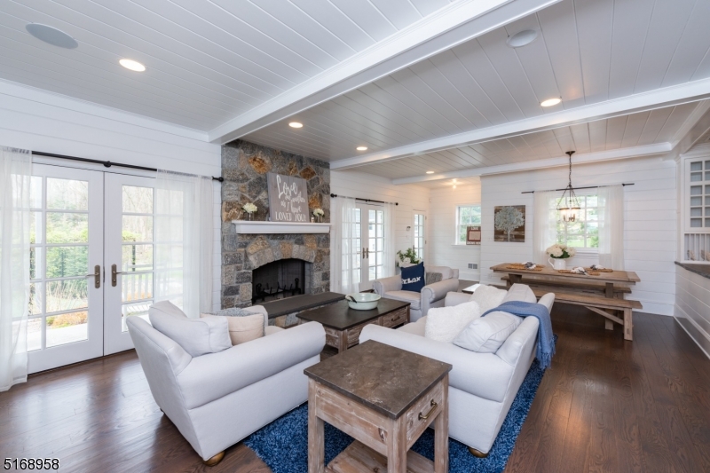 309 Sleepy Hollow Ln