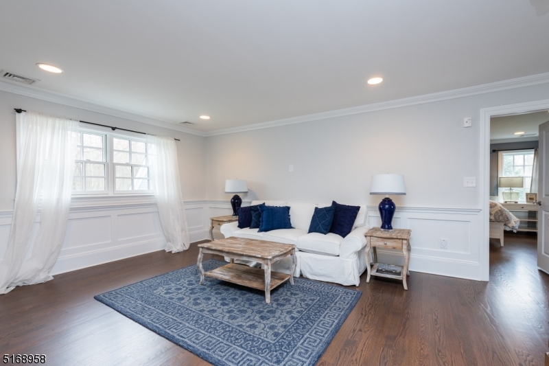 309 Sleepy Hollow Ln