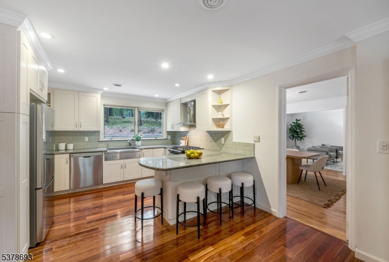 26 Murray Ave