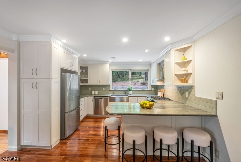 26 Murray Ave