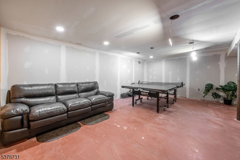 137 Elmwood Pl