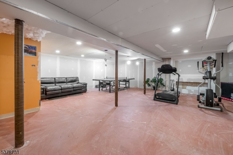 137 Elmwood Pl