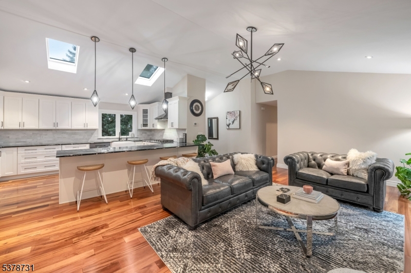 137 Elmwood Pl