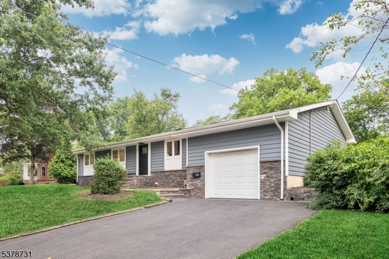137 Elmwood Pl