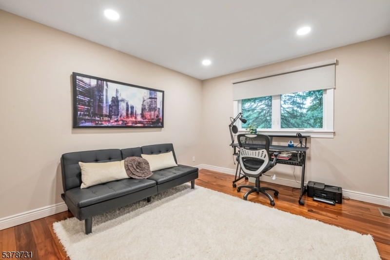 137 Elmwood Pl