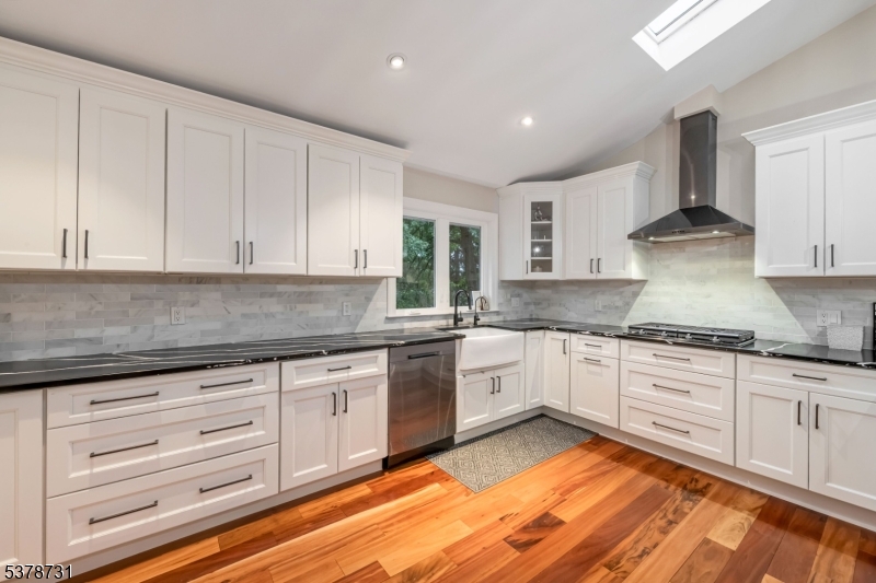 137 Elmwood Pl