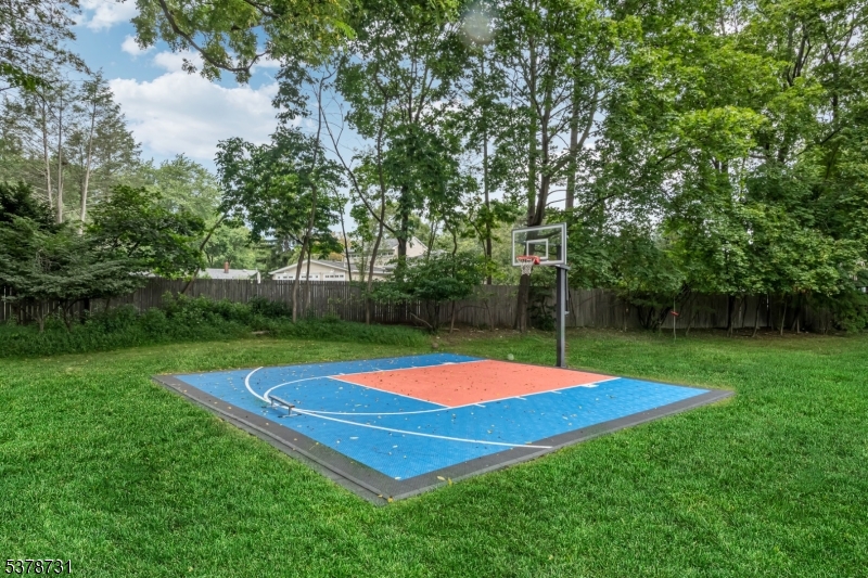 137 Elmwood Pl