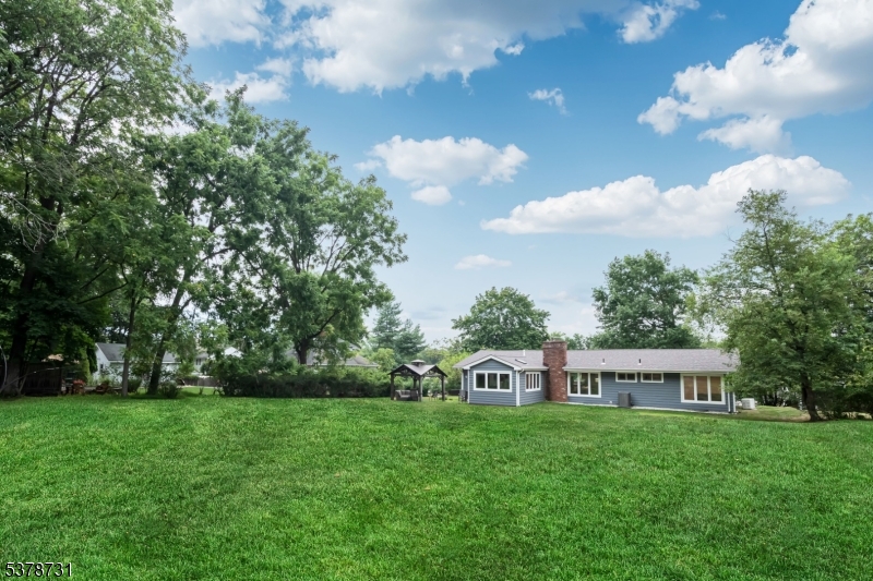 137 Elmwood Pl