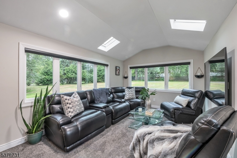 137 Elmwood Pl