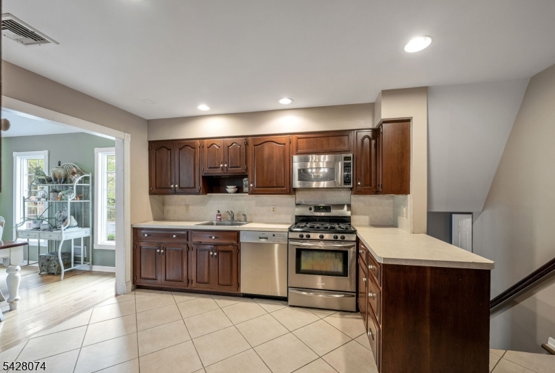 485 Eisenhower Ct