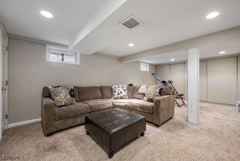 485 Eisenhower Ct