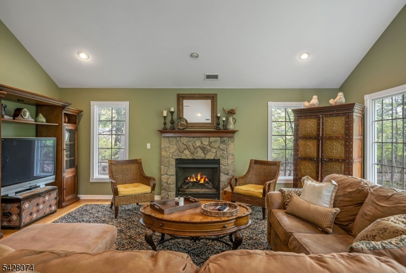 485 Eisenhower Ct