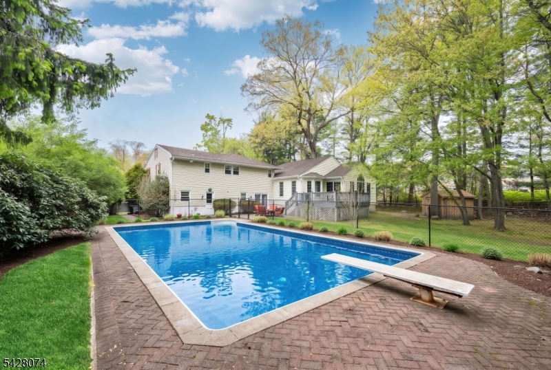 485 Eisenhower Ct