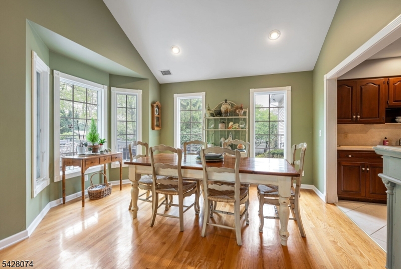 485 Eisenhower Ct