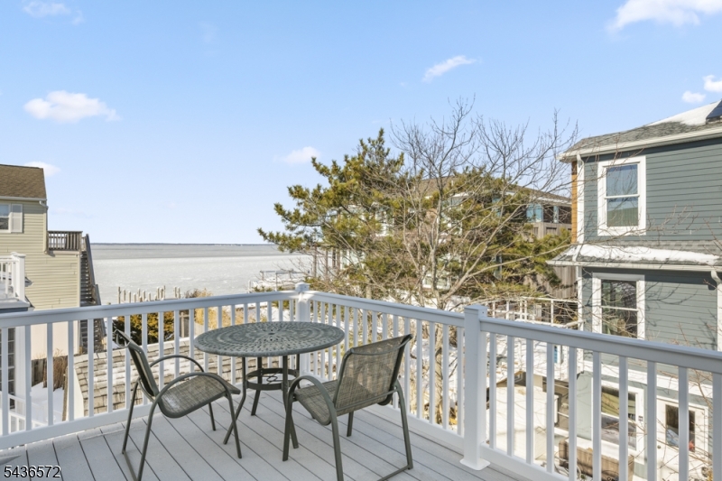 25 W Bayberry Dr