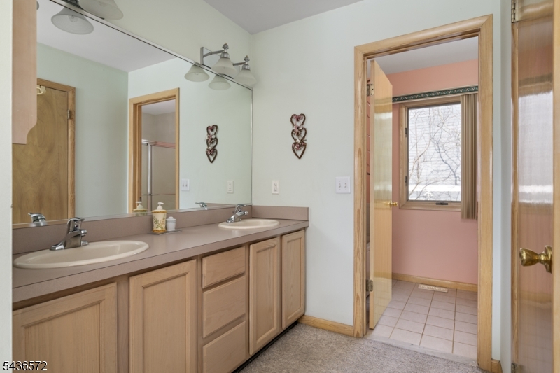 25 W Bayberry Dr