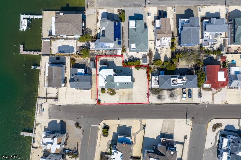 25 W Bayberry Dr