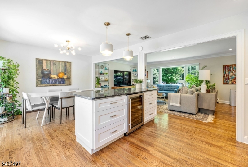 369 Voorhis Ave