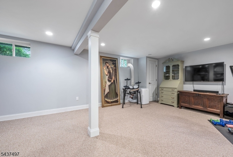 369 Voorhis Ave