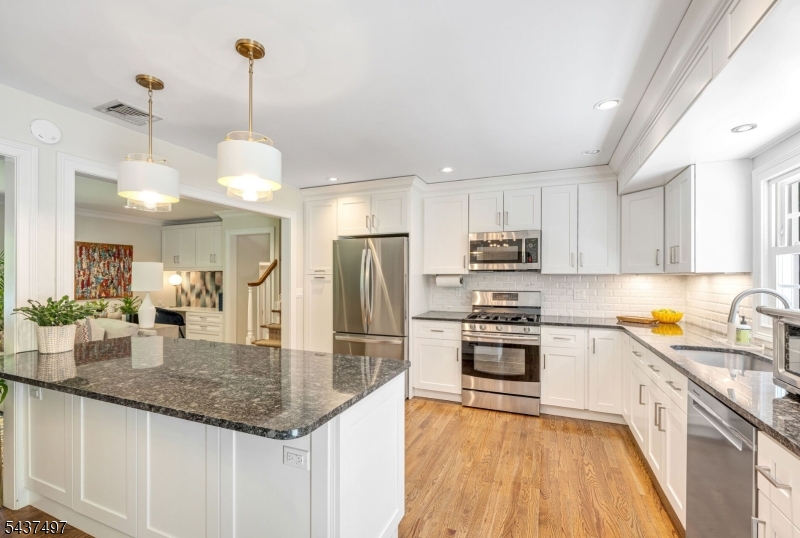 369 Voorhis Ave