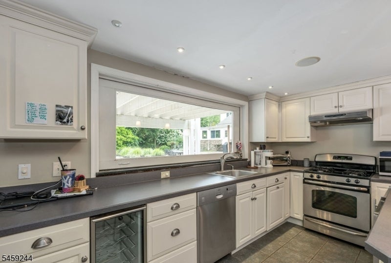 41 E Crescent Ave